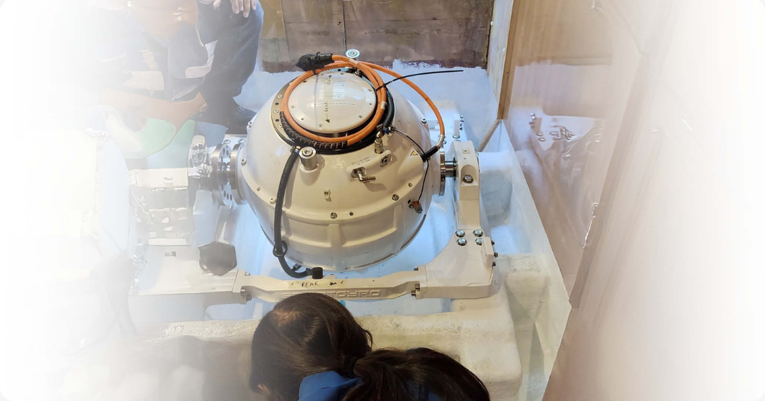 Smartgyro SG40 installed onboard Vizianello VZ18 from SV Servizi team